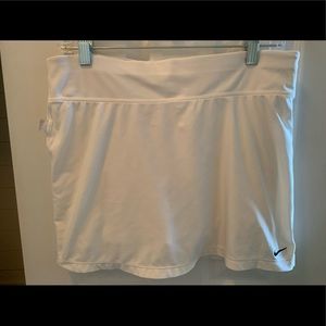 Nike tennis skirt: Women’s small; white